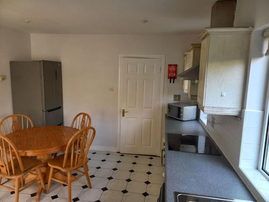 Вилла Large 4Bed Available Long-Term In Леттеркенни Экстерьер фото